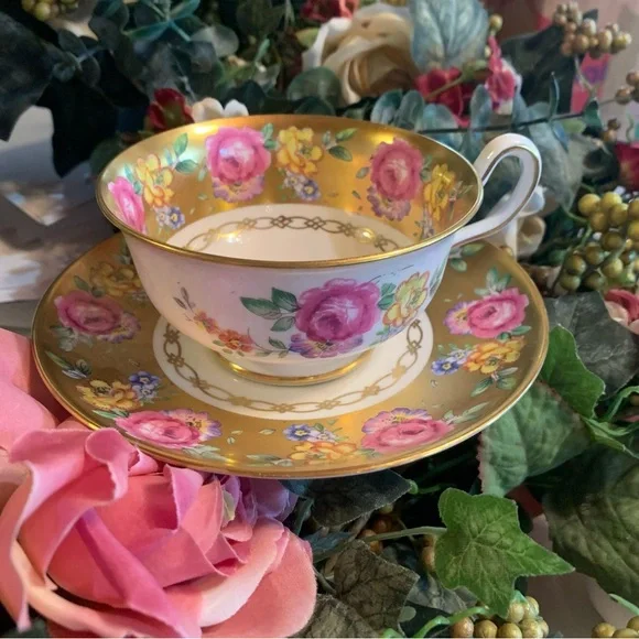 “Vintage” Royal Chelsea Cup & Saucer (Set) - Picture 3 of 13